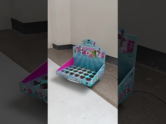 Tegen de Vertoningsvakjes van het douanekarton Klein voor Bevorderingsreclame