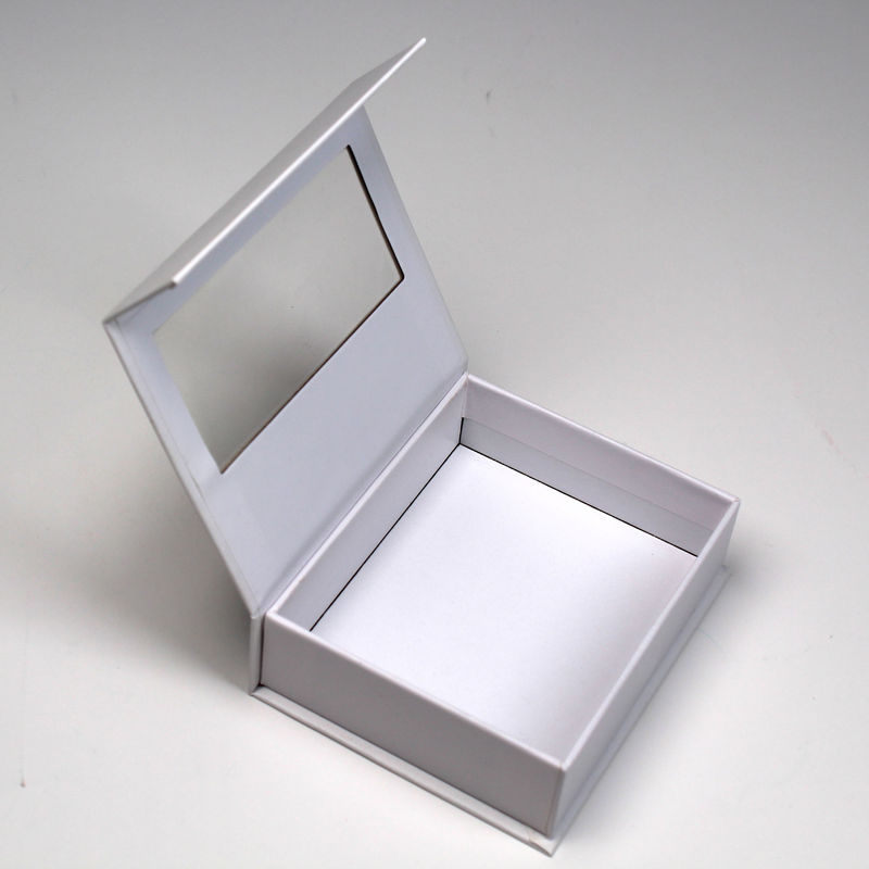 Kleine kartonnen magnetische geschenkdozen met vensterluiken met maat en logo