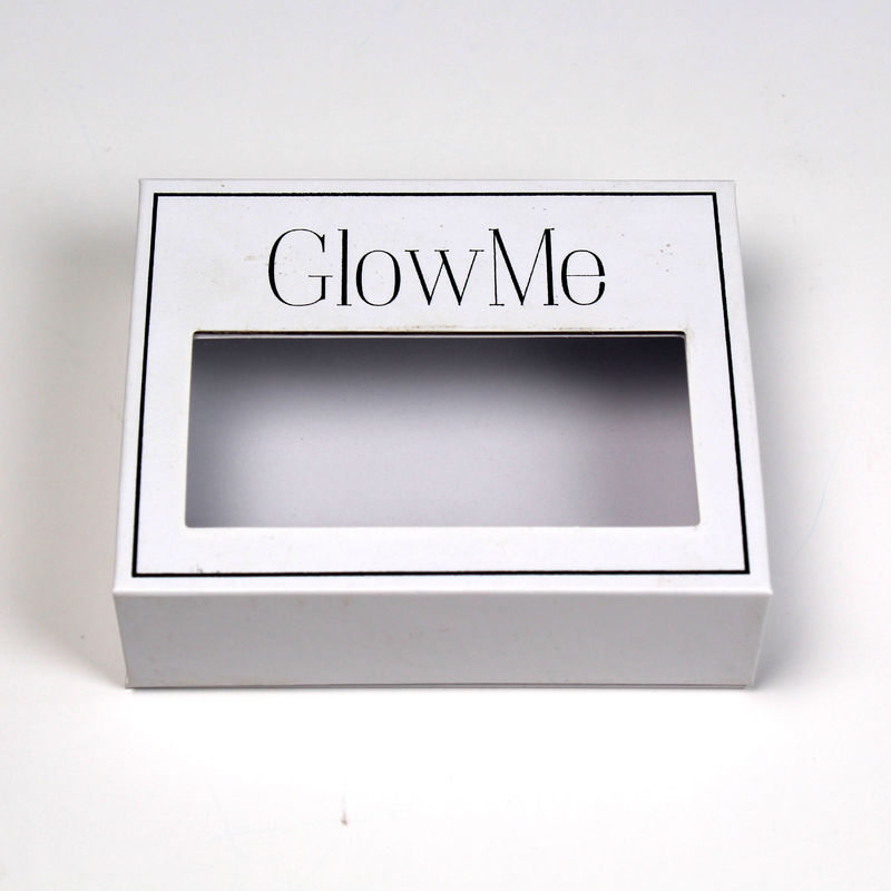 Unieke roze magnetische cadeaubon met een op maat gemaakte verpakking voor cosmetische producten