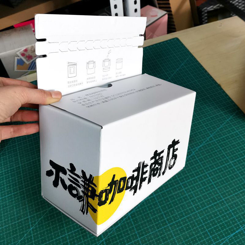 Gepersonaliseerde papieren mailboxen met logo voor het verzenden van producten