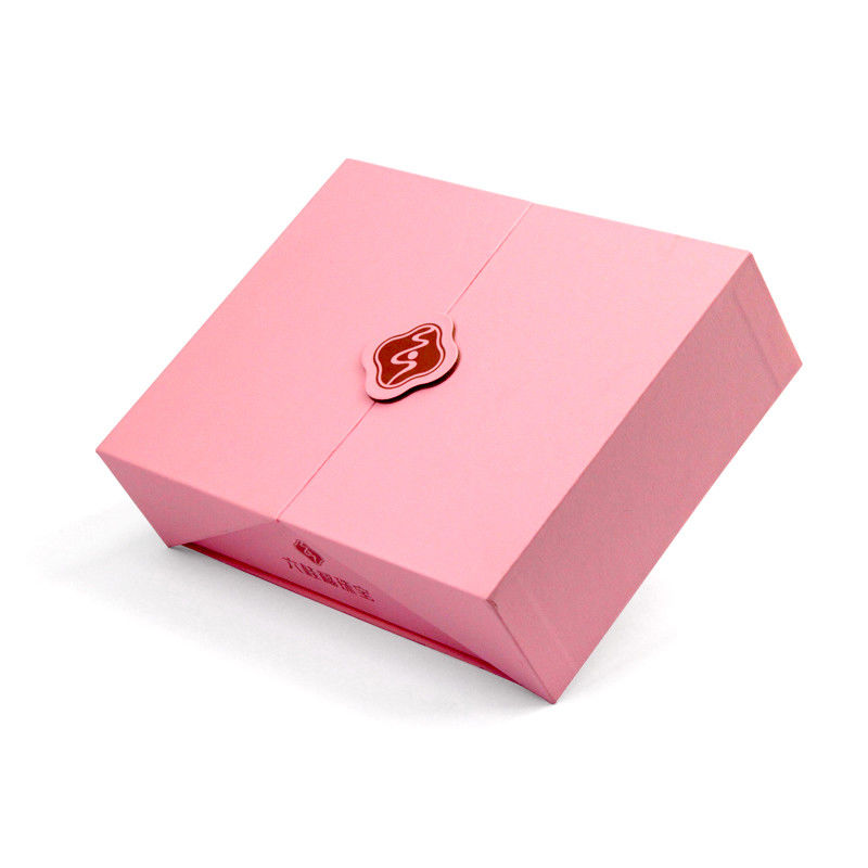 Unieke roze magnetische cadeaubon met een op maat gemaakte verpakking voor cosmetische producten