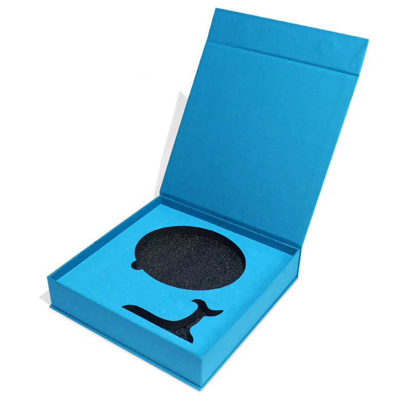 Blauwe magnetische cadeaubon gemaakt voor producten met schuim en op maat gemaakt ontwerp