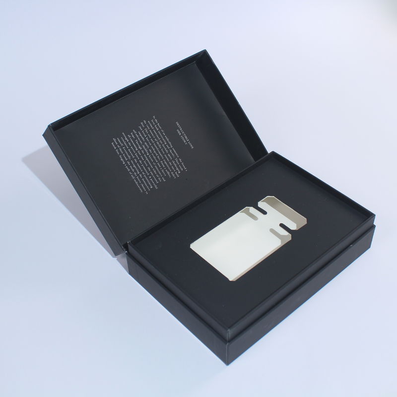 Zwart-wit parfumdoos verpakkingsontwerp met magnetische sluiting voor kleine bedrijven