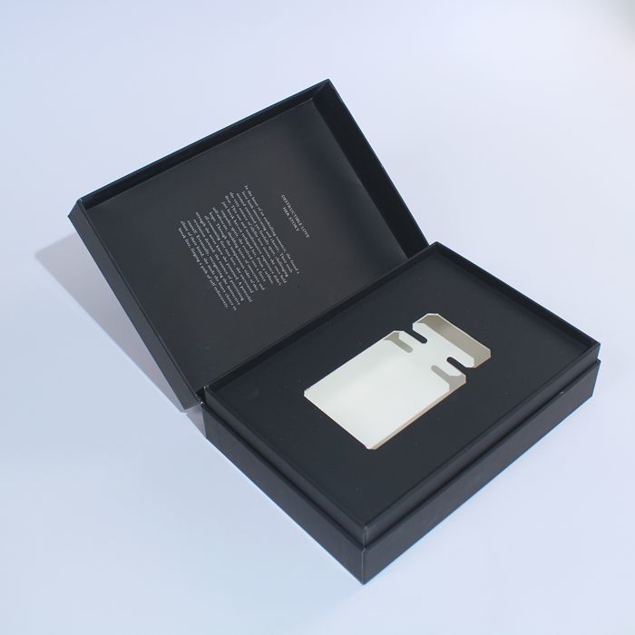 Wit en zwart parfum cadeaubon Kleine verpakkingsdozen geschikt voor huidverzorging met aangepast logo