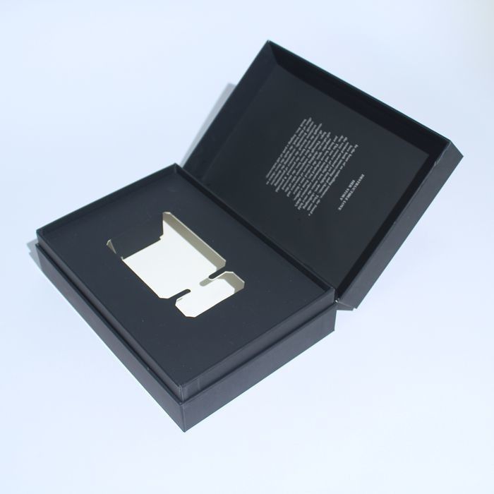 Wit en zwart parfum cadeaubon Kleine verpakkingsdozen geschikt voor huidverzorging met aangepast logo