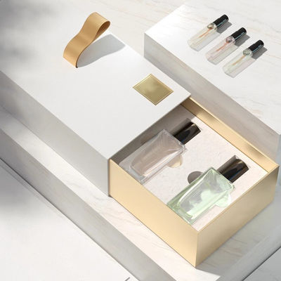 Op maat gemaakte cosmetische verpakkingsdoos met plastic materiaal en lint accessoire